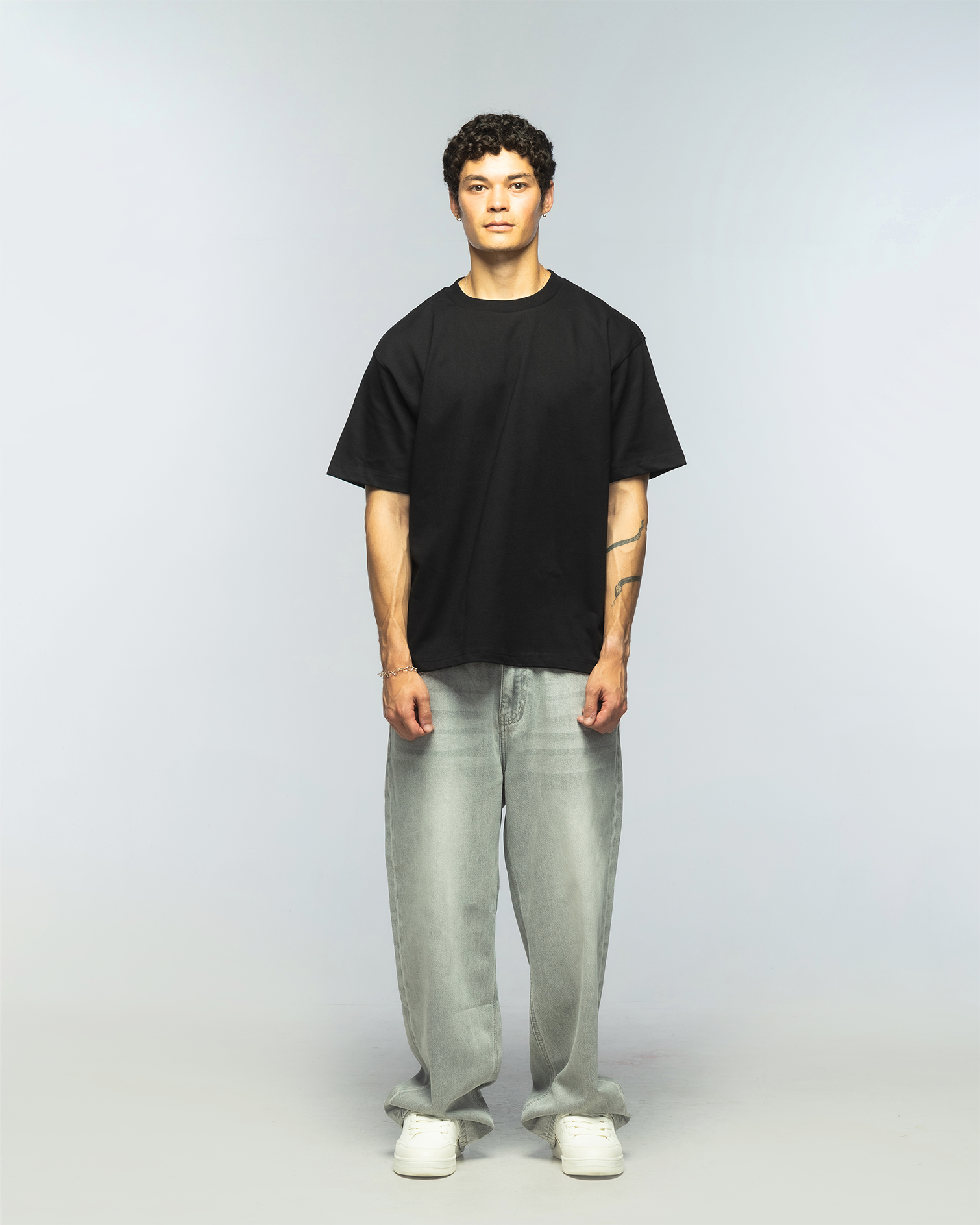 ESSENTIALS SHORT SLEEVE BLACK