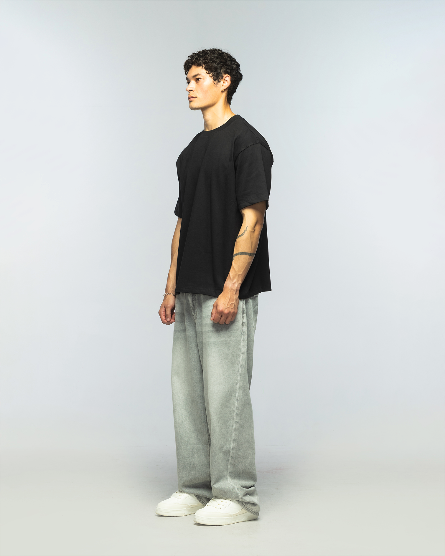 ESSENTIALS SHORT SLEEVE BLACK