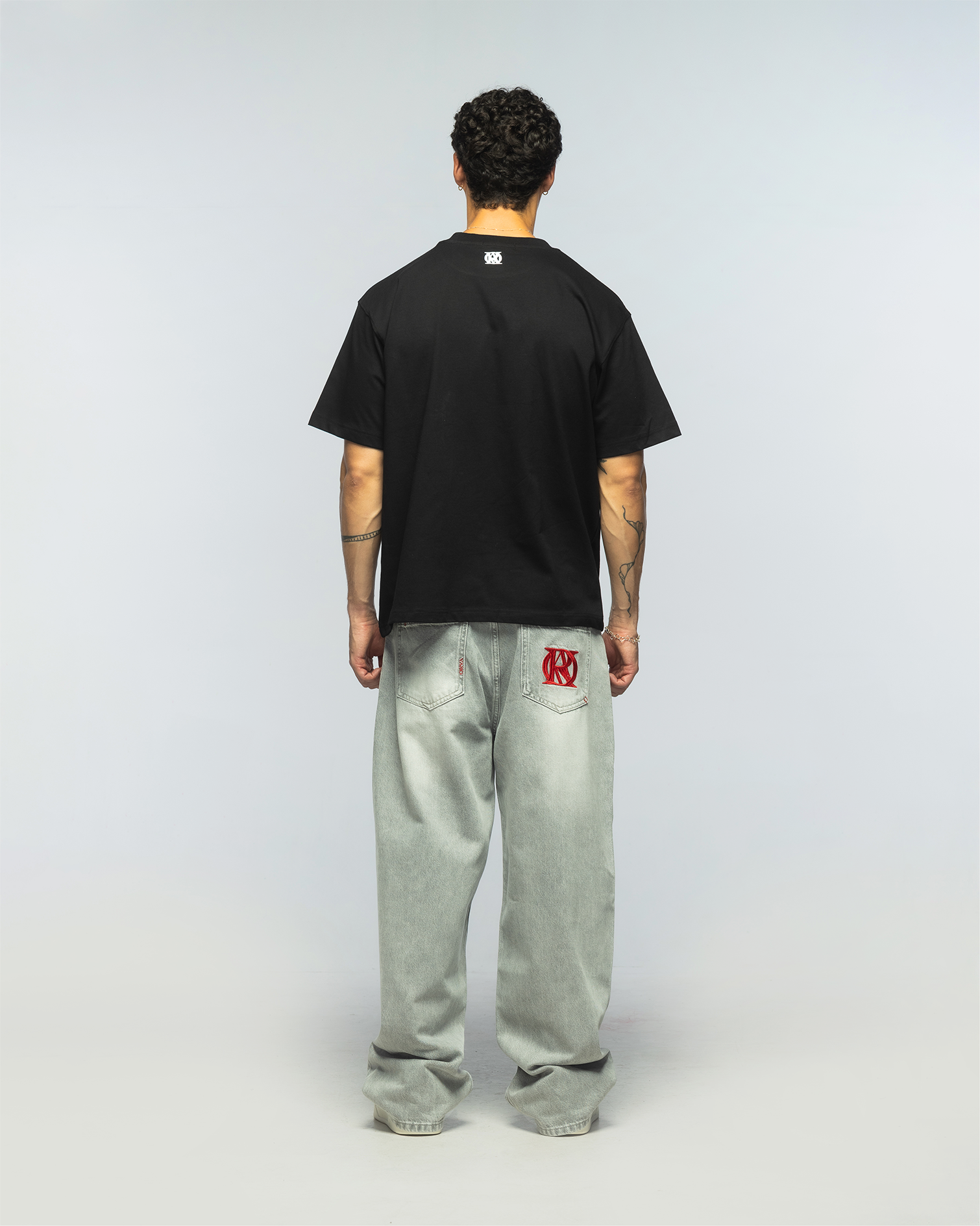 ESSENTIALS SHORT SLEEVE BLACK