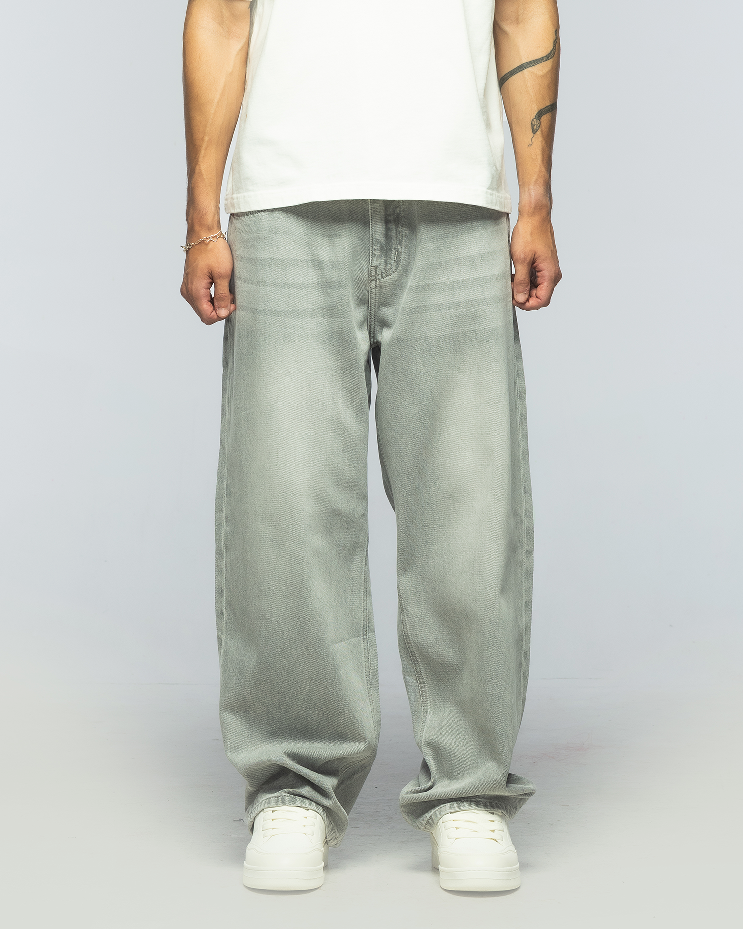 WASHED GREY BAGGY DENIM