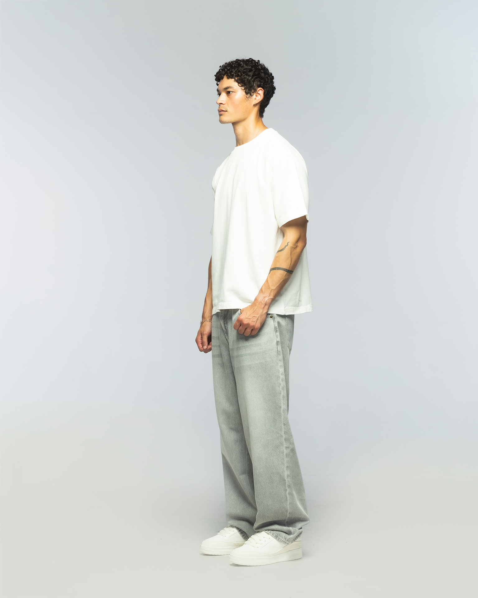 ESSENTIALS SHORT SLEEVE ECRU WHITE
