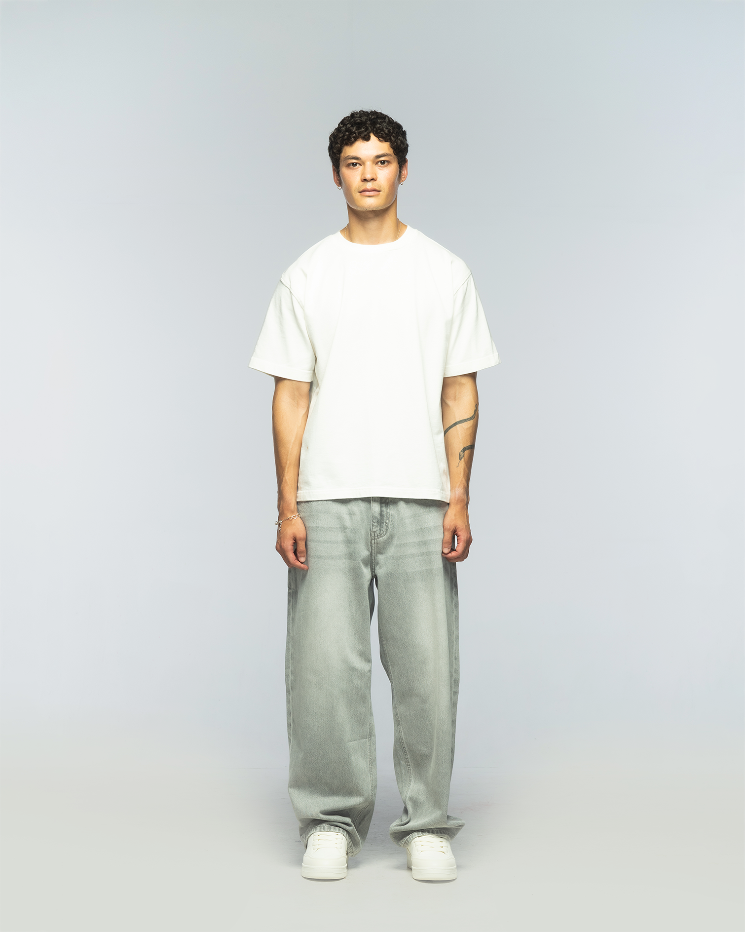 ESSENTIALS SHORT SLEEVE ECRU WHITE
