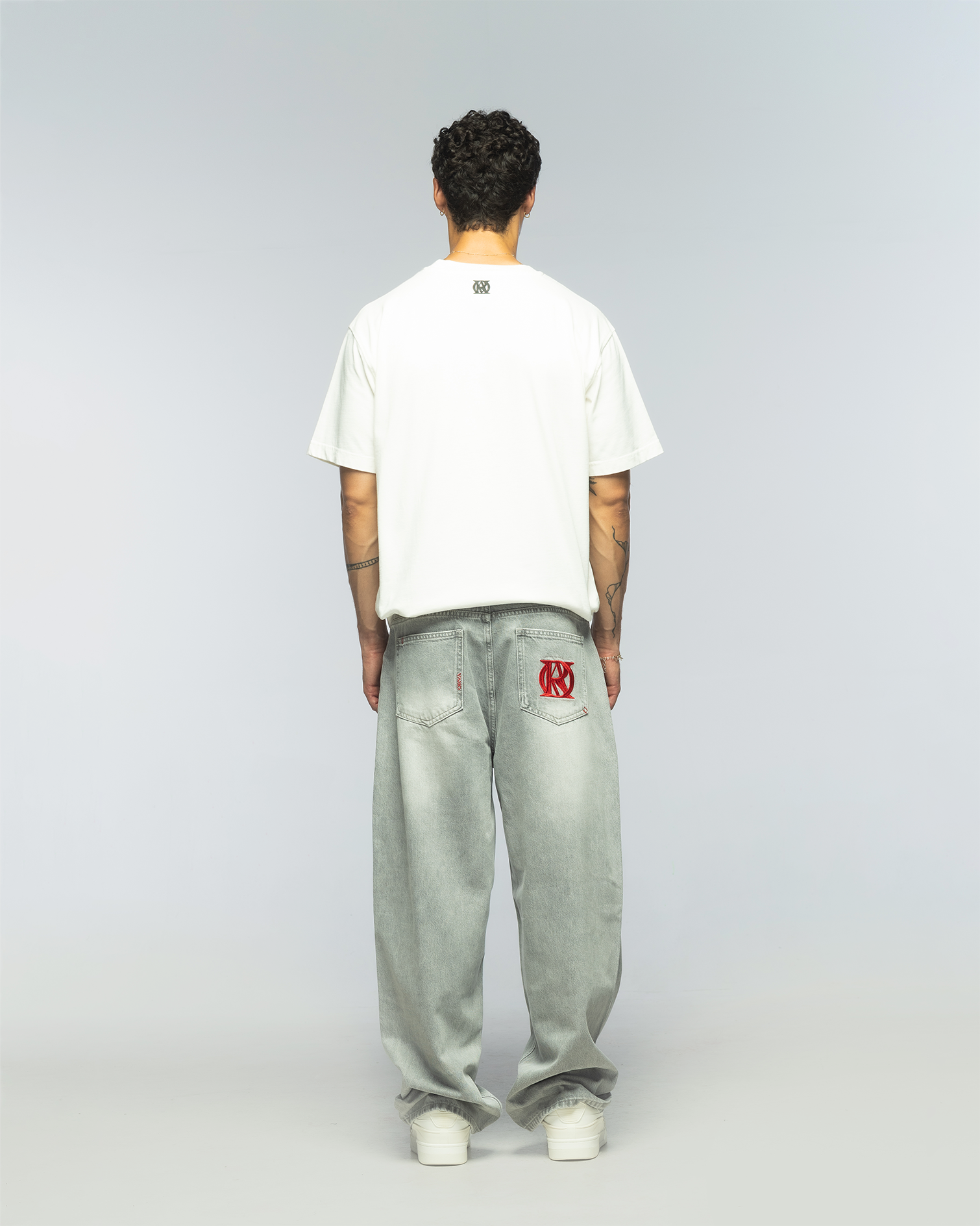 ESSENTIALS SHORT SLEEVE ECRU WHITE